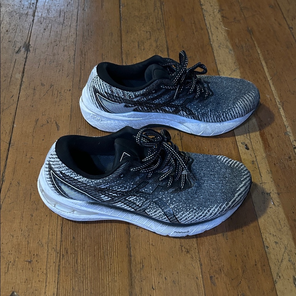 ASICS Black & White Running Athletic Walking Gym Shoes Women’s 7